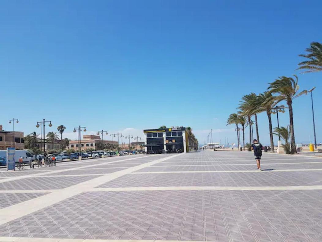 Reina Playa Apartment Valencia Bagian luar foto