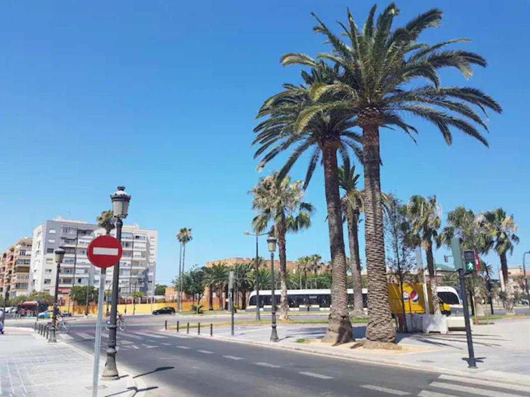 Reina Playa Apartment Valencia Bagian luar foto